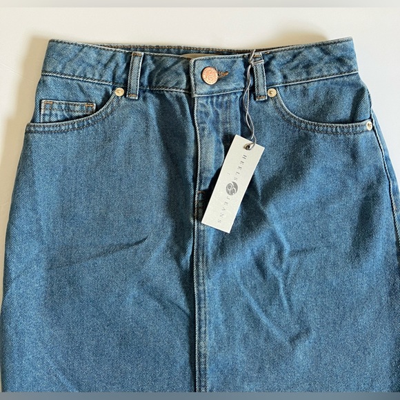 NWT Heels & Jeans Women’s Light Wash Mini Skirt SZ 26🩵 - Picture 2 of 14